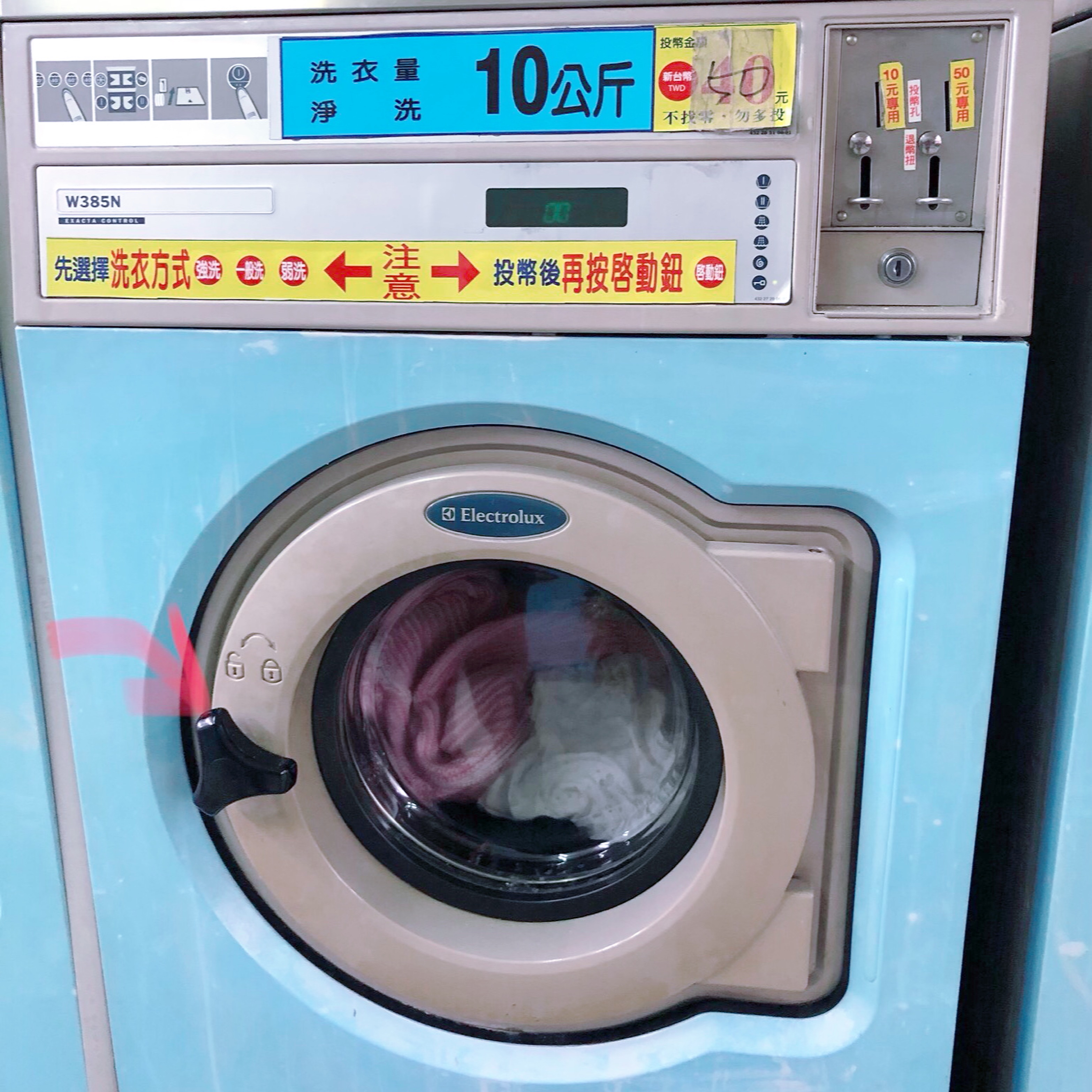 0D97B10A-0B9B-49A3-9B36-509014F74DA9