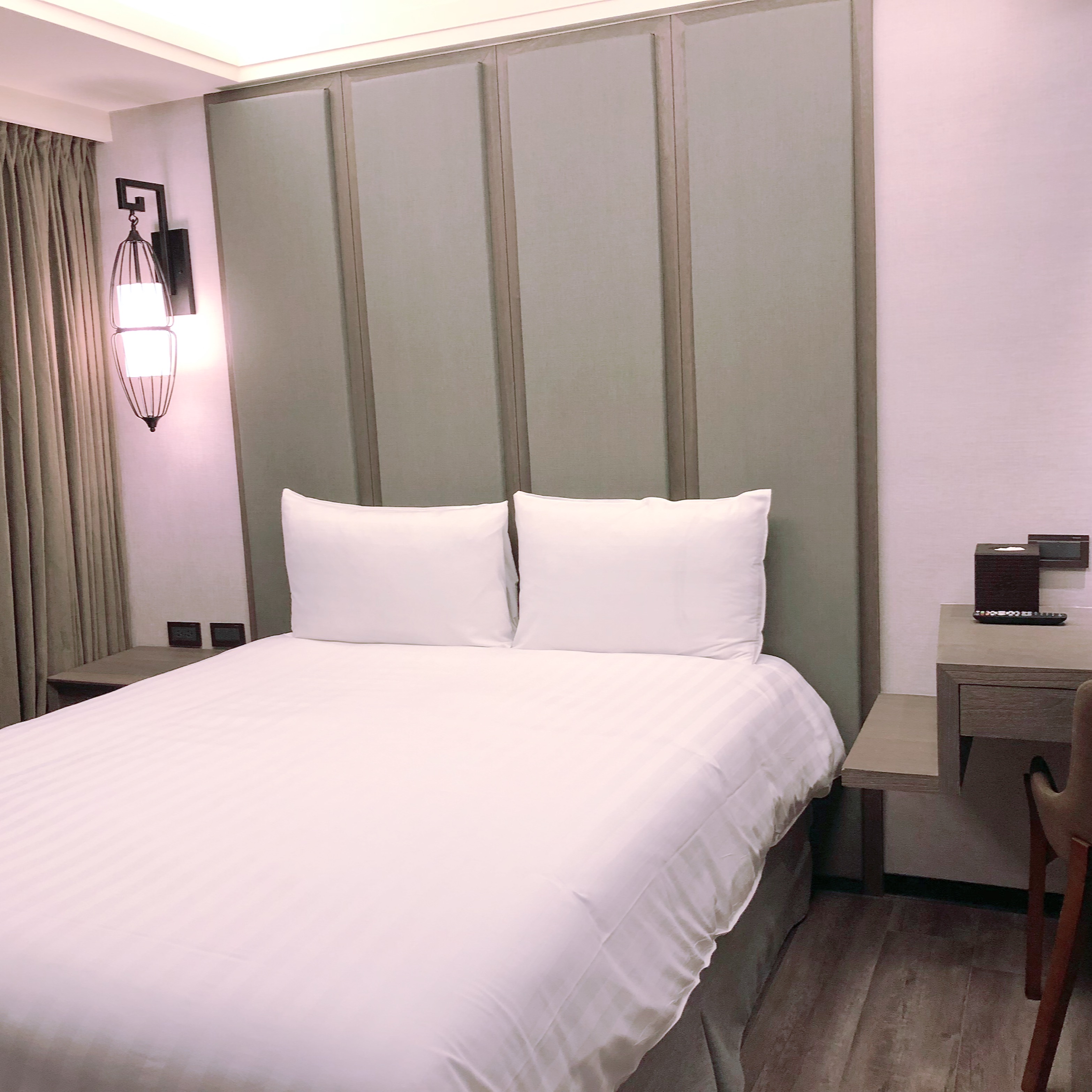 13C77551-0BF6-439C-B3D8-400B014FBA50