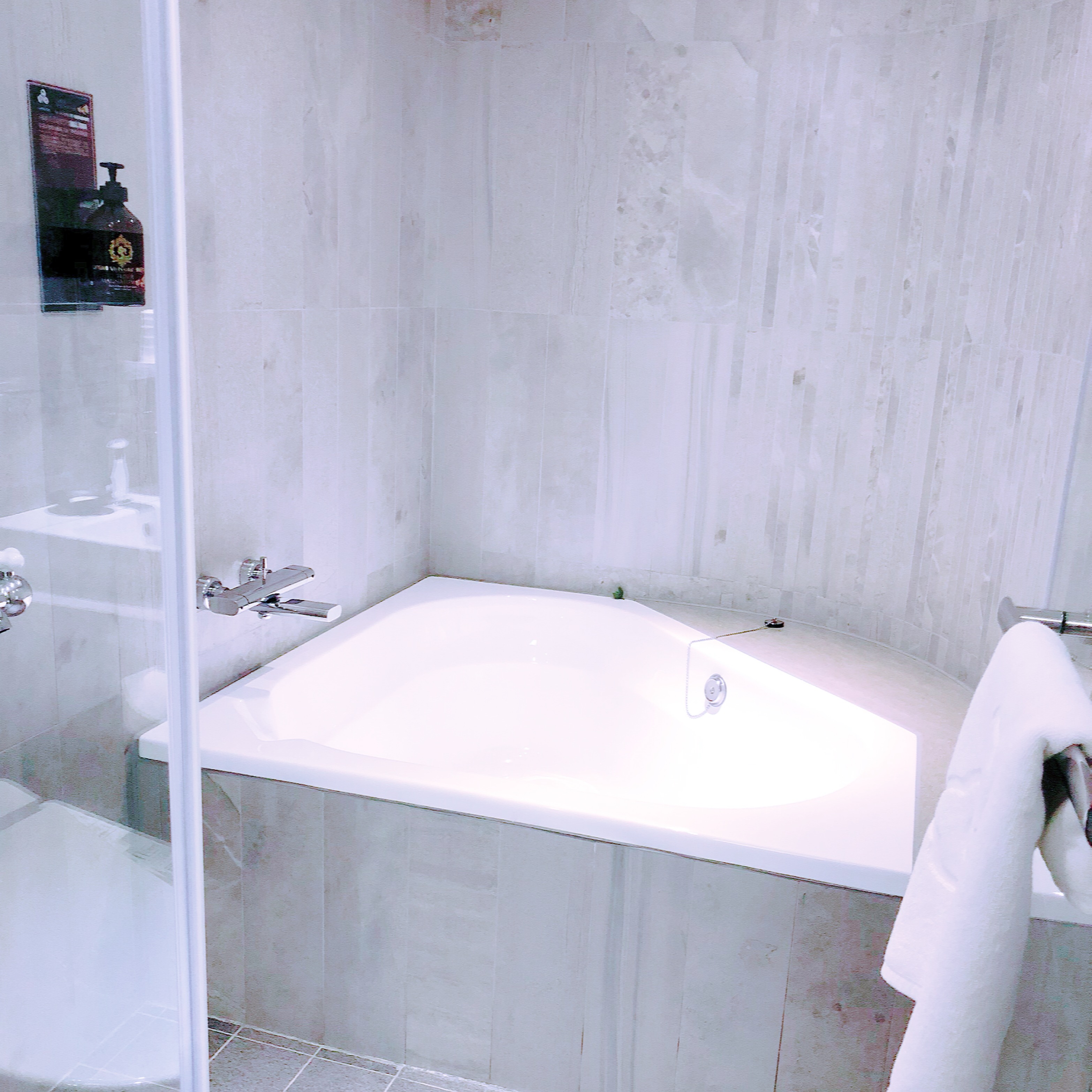 221B96D2-DC9F-46F1-A4E4-06865215670A