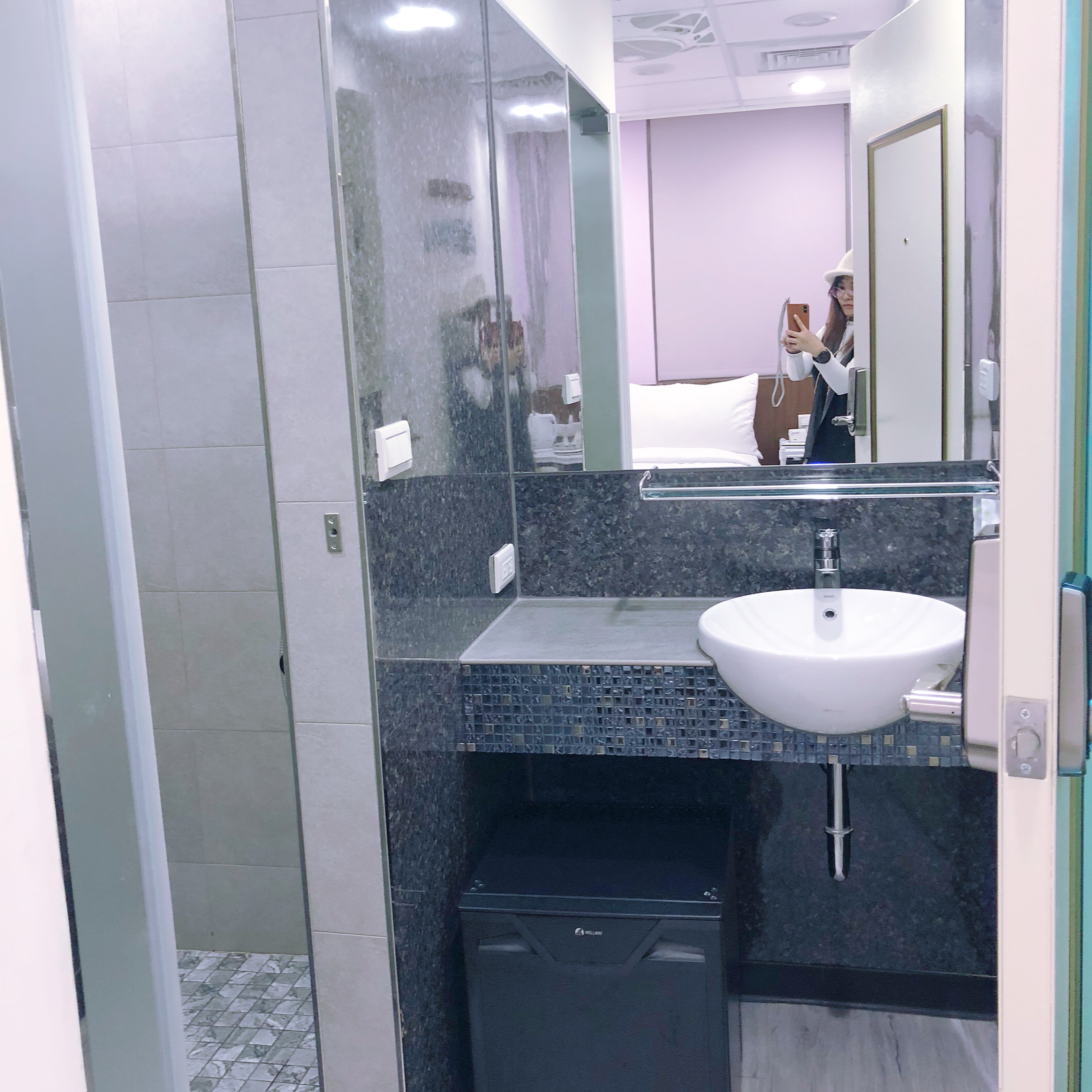 993F4E81-6CD1-49A2-8C19-C9DE32856E80