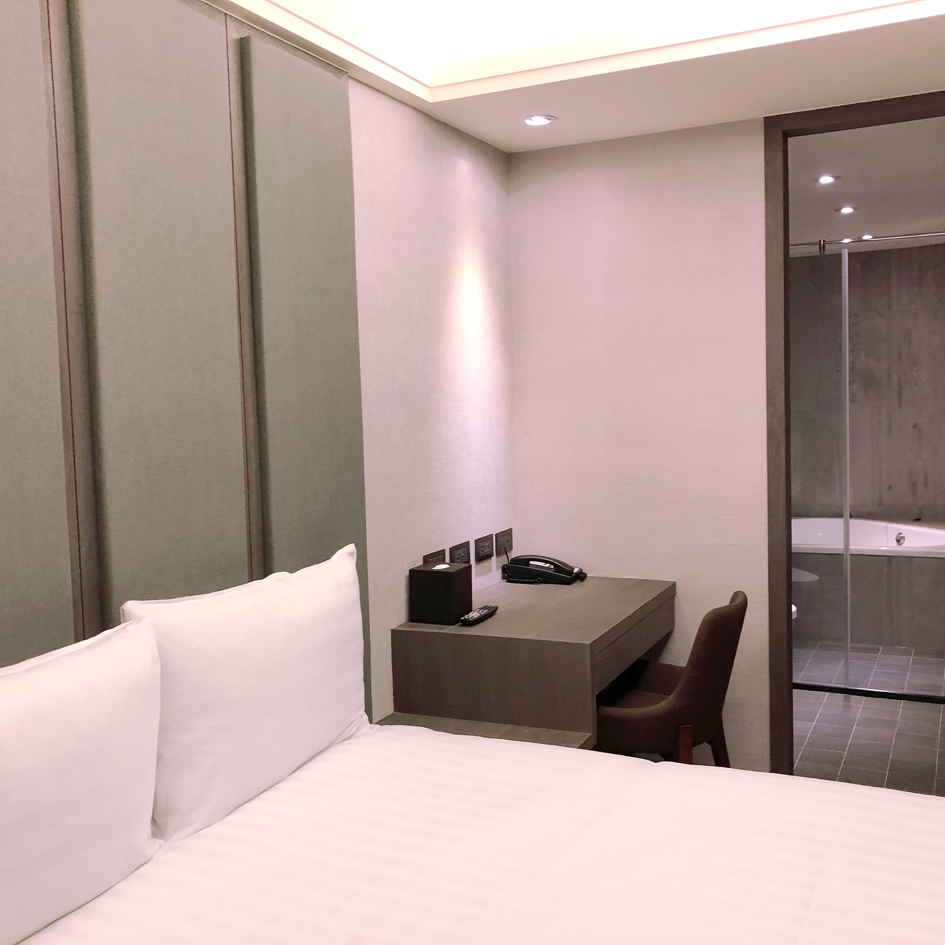 C9D4BDBB-84E6-402C-80AC-2C1034718B23