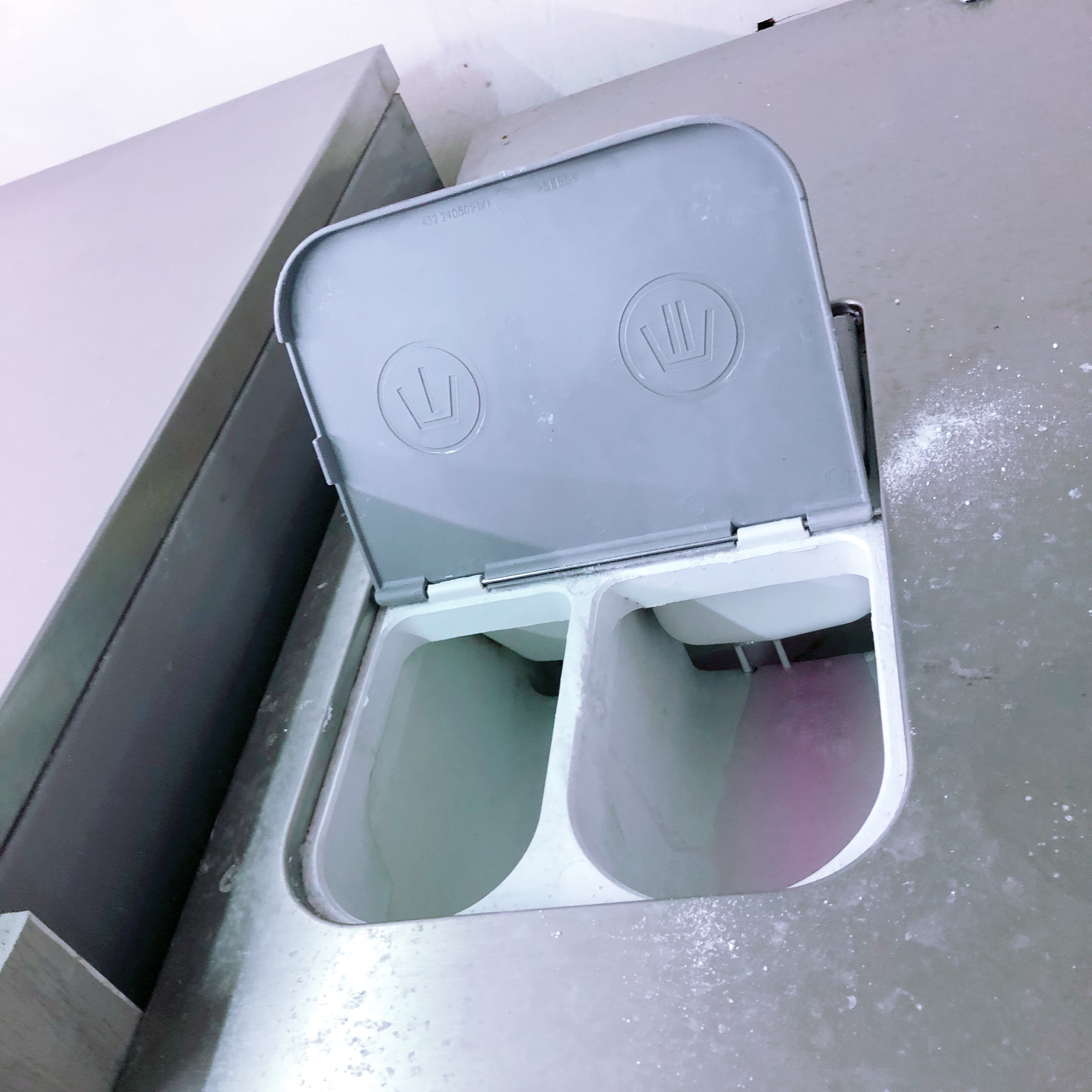 DD831112-618C-4C99-9073-608178F3C2CB