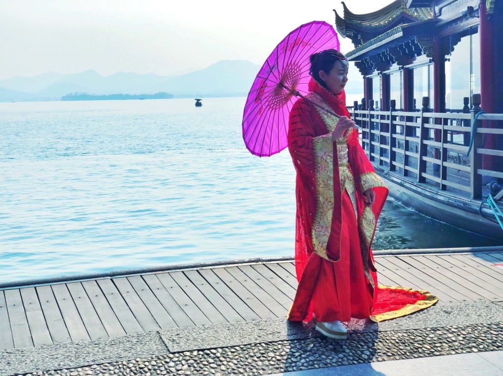 [รีวิวเที่ยวจีน2018] : Day 1 :  จากเซี่ยงไฮ้สู่หางโจว>>ร้านอาหาร Xin Bai Lu >> เดินเที่ยวรอบทะเลสาบซีหู>> ศาลากลางน้ำ Jixianting >> ช๊อปปิ้งตลาดเหอฟาง